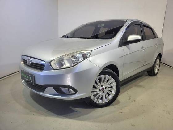 FIAT SIENA 1.6 MPI ESSENCE 16V FLEX 4P MANUAL FIAT SIENA 1.6 MPI ESSENCE 16V FLEX 4P MANUAL